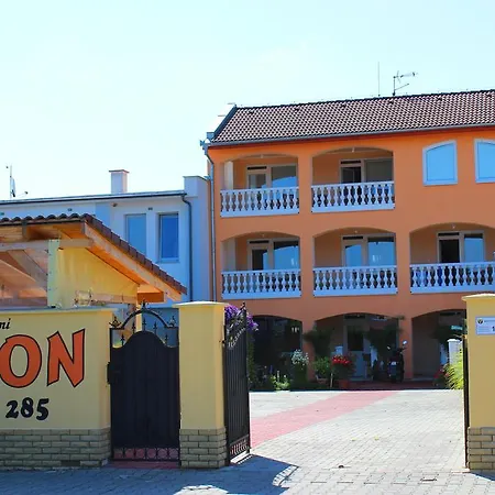 弗洛里达一室公寓旅馆 Štúrovo