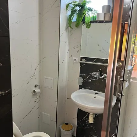 招待所 弗洛里达一室公寓旅馆 Štúrovo