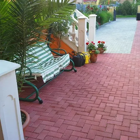 招待所 弗洛里达一室公寓旅馆 Štúrovo